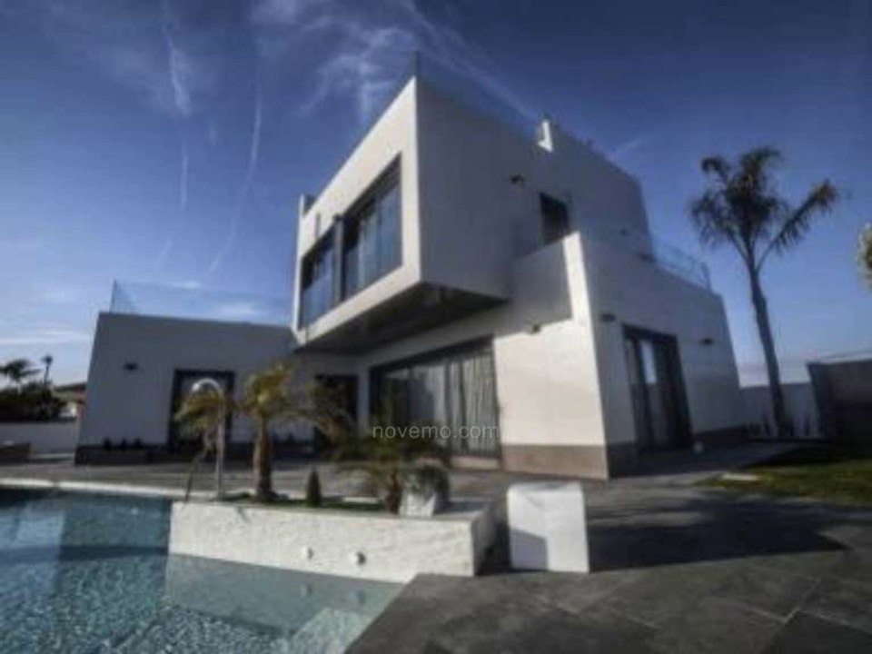 Comment ne pas rêver ? Avoir une belle maison contemporaine avec piscine / décoration moderne – Visite virtuelle