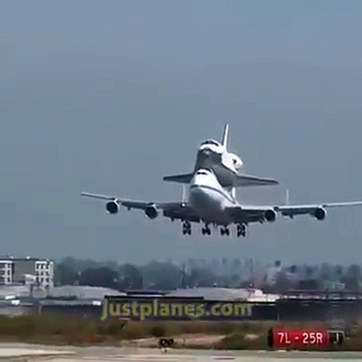 amazing landing plane carrying space shuttle in airport
