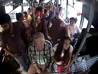 Halk otobüsünde bıçaklı kavga