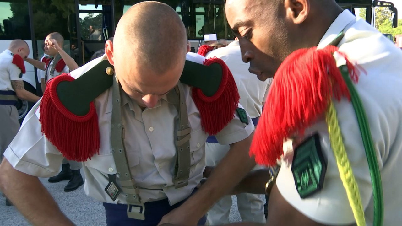 Remise de képis blancs à Toulon