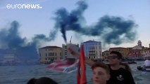 Venezianos saem em protesto contra navios de cruzeiro nos canais