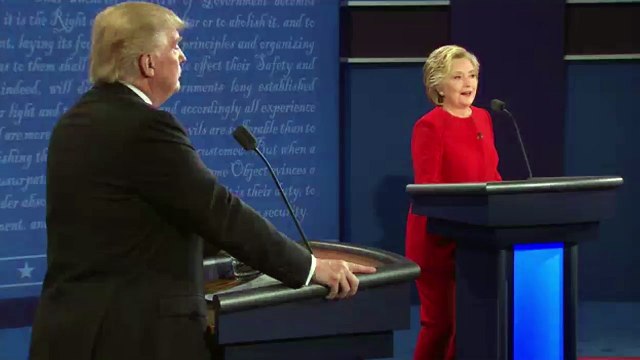 Clinton responds to Trump's insults with GIF-worthy shoulder shimmy