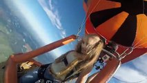 Une modèle Russe a la bonne idée de filmer son saut en parachute