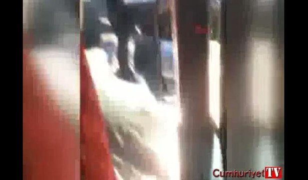 Metrobüs şoförü yolcuların hayatını böyle tehlikeye attı
