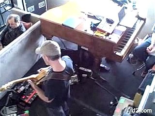 The Edge experiencing Ebow in Breathe - 2009