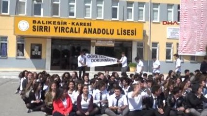Balıkesir Proje Okulda 'Öğretmenime Dokunma' Protestosu