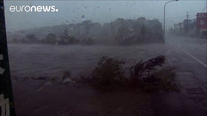 Typhoon Megi slams into Taiwan