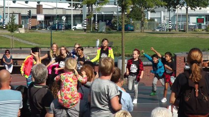 Dansfeest op het Theaterplein Spijkenisse Deel 1