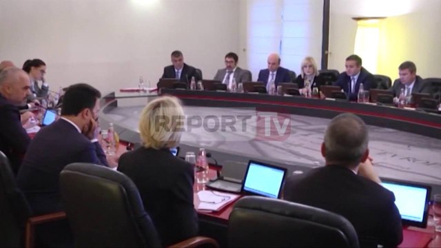 Report TV - Emërimet, qeveria anashkalon ligjin për 27 zyrtarë të lartë të administratës