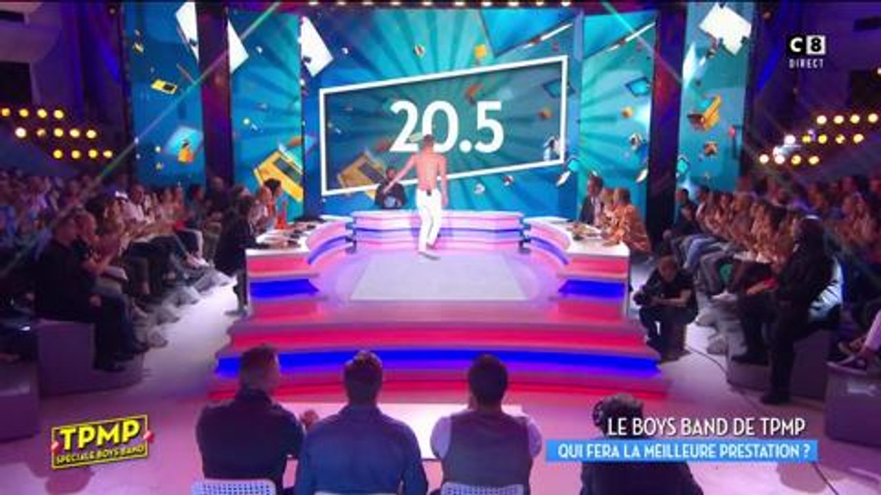 "TPMP" : Matthieu Delormeau enlève (encore le haut) et fait son show !