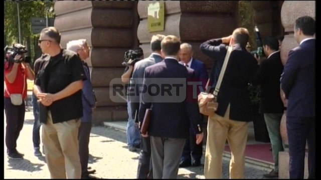 Report TV - Kongresmeni amerikan Engel dhe ambasadori Lu takim me Metën