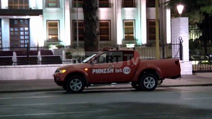 Report TV - Zjarr në Presidencë, pas një shkëndije elektrike, bie një llambadar në kolltuk