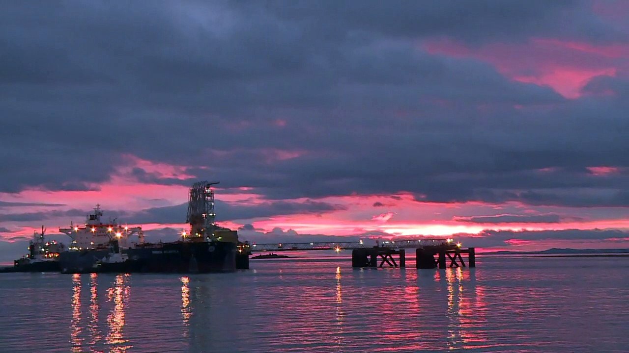 Tanker brings first US shale gas to Britain
