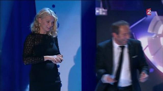 ONPC : Patrick Timsit magicien hilarant d'un soir, tente le lancer de couteau !