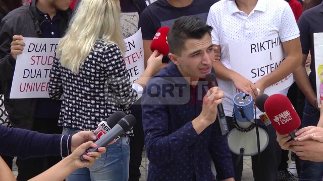 Report TV - Maturantët para kuvendit: Zgjidhje ose protesta të tjera