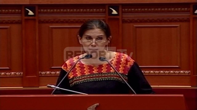 Report TV - Mirela Kumbaro flet për rikonstruksion e teatrit