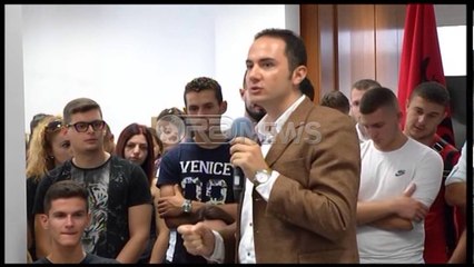 Ora News -  PD pret maturantët e pakënaqur, kërkon dorëheqjen e Nikollës