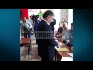 Report TV - Kandidati i ASHE-së Muharem Rama votun në shkollën ‘’Salim Alliu’’