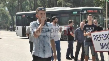 Report TV - Kaosi në universitete,zbehet protesta e maturantëve, bojë te kryeministria