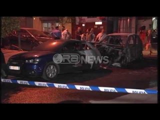 Ora News - Merr flakë Benzi, djeg dhe Audin e parkuar pranë tij