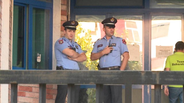 Vdes nëna dhe foshnja. Familjarët akuzojnë spitalin - Top Channel Albania - News - Lajme