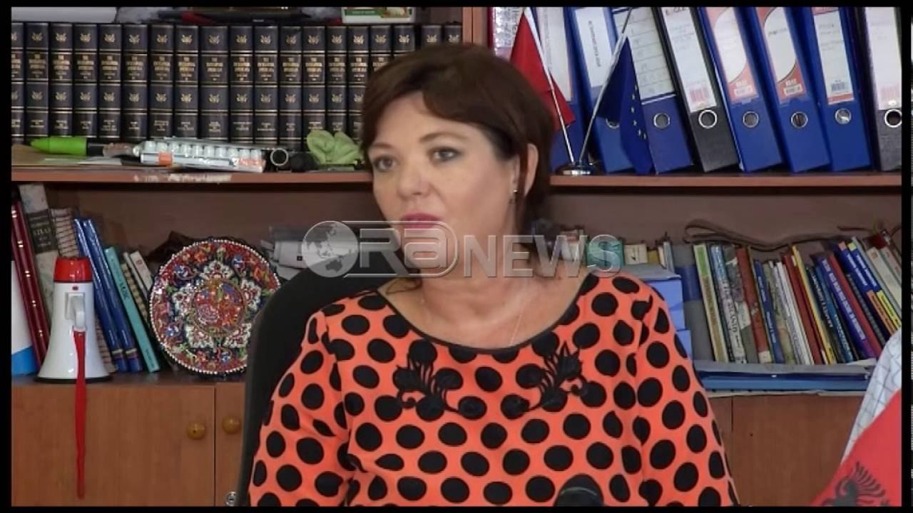 Ora News - Ekonomiku “pa kartona”, maturantët rrezikojnë Universitetin