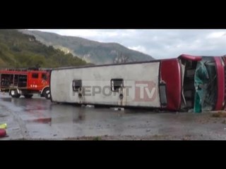 Report TV - Përmbyset autobusi, 31 plagosen Dëshmitë: U zgjuam mes gjakut