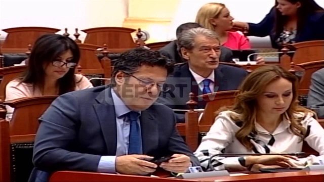 Report TV - Rama: Kishte të drejtë Ngjela, Berisha s'di si matet tavolina, Jozefina në avion