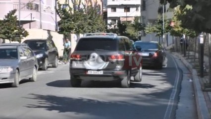 Report TV - Kryeprokurori Llalla mbërrin në banesën e tij