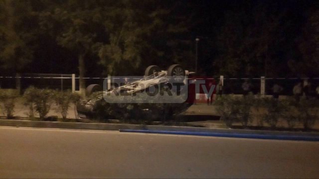 Report TV - Kamëz, përplaset për vdekje polici në detyrë, 2 të plagosur