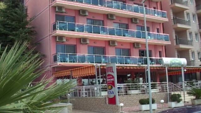 Report TV - Shëngjin, zjarret dhe moti i keq dhanë ndikim negativ në turizëm