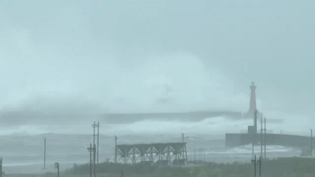 Huge Waves Hit Taiwan's Shore as Typhoon Makes Landfall