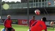 Heads up! Leo Messi and Luis Suárez having fun at training camp