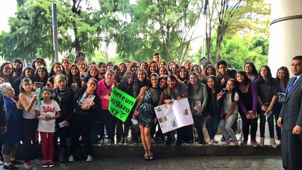 "Tu mejor accesorio es una sonrisa" thank you for making us smile, Emeraude Toubia...