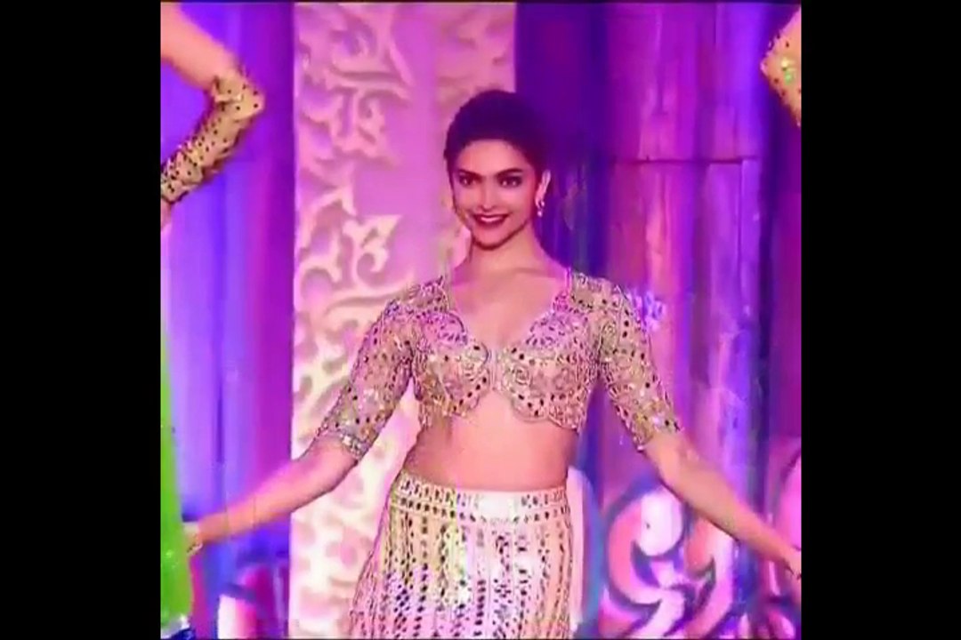 Deepika Padukone Hot Dance Performance In Award Function