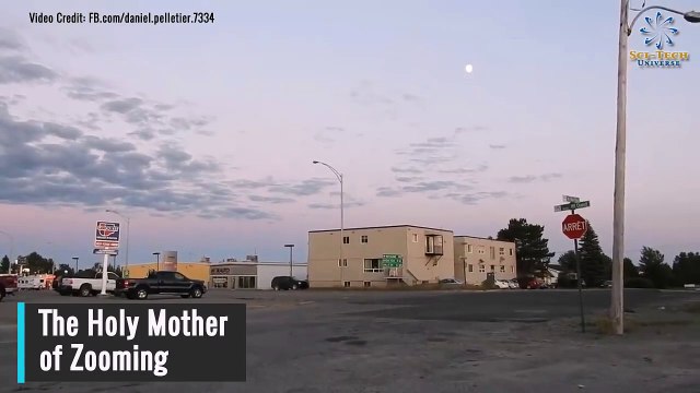 Il fixe la lune avec sa caméra puis commence à zoomer... Ce qu'il va alors découvrir est incroyable !