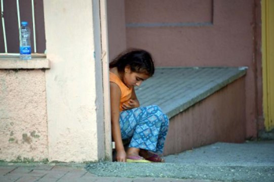 Morg Kapısındaki Küçük Melek'in Babasını Bekleyişi Yürekleri Dağladı