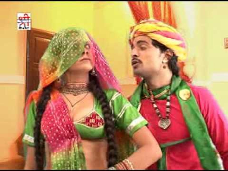 छोरी घुंघटो उठा ले ये - कमरिया लचके रे ( राजस्थानी )