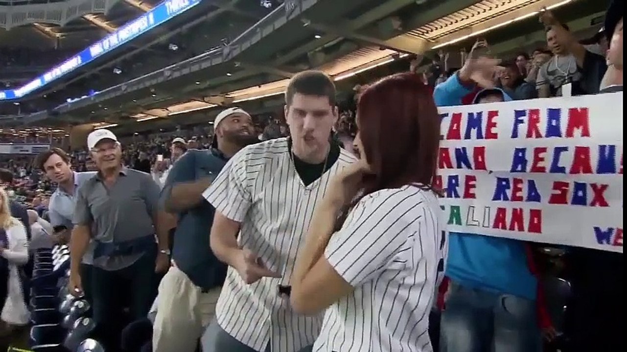 Fail! Yankees Fan Loses Ring While Trying To Propose To His Girlfriend