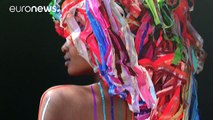 إيريك شاكاريني يحول جسد المرأة لوحة فنية بديعة