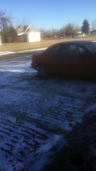 Verser de l'eau sur un pare brise glacé... FAIL !! Appelle Carglass LOL