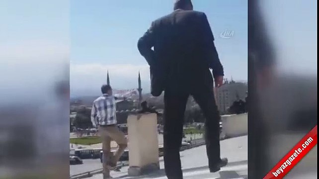 İşten çıkarılan 4 işçi çatıya çıkıp intihara kalkıştı!