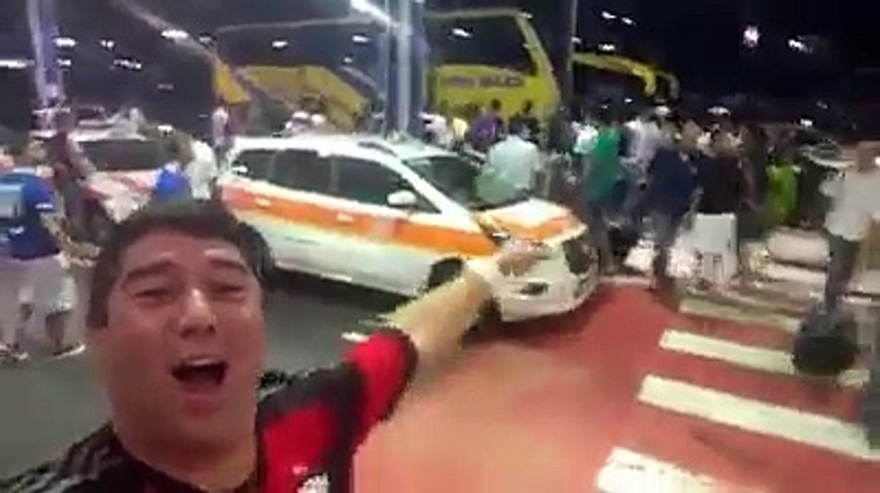 Membro da comissão técnica do Cruzeiro agride t...
