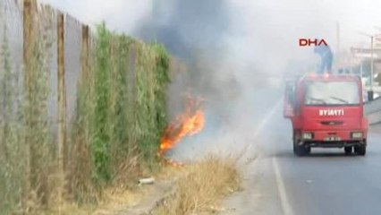 Turgutlu Park Halindeki Kamyonet Yandı