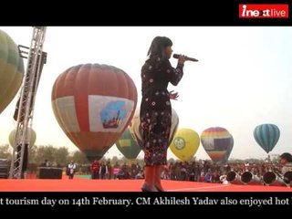 Floating in the sky @ Lucknow : 3 day Balloon festival begins
