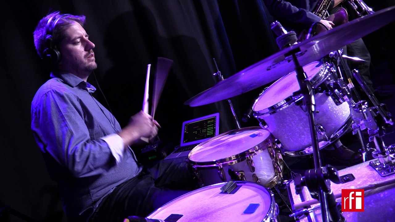 Electro Deluxe interprète "Liar" en live