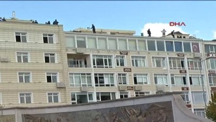 Kayseri İşten Çıkarılan 4 İşçi Çatıya Çıktı