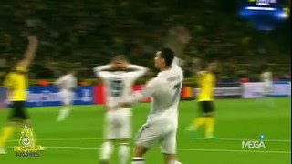Cristiano Ronaldo va a la cámara para que le muestren la repetición del su gol anulado ante Dortmund