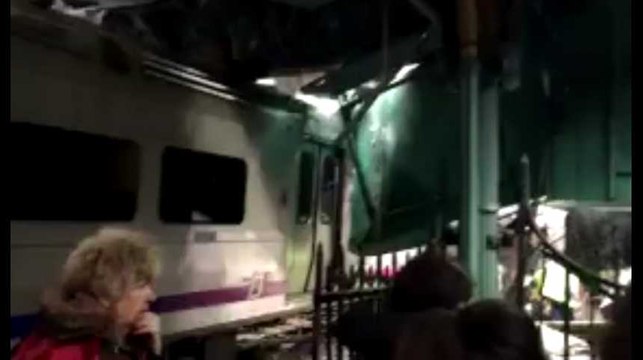 Grave accident de train de banlieue près de New York