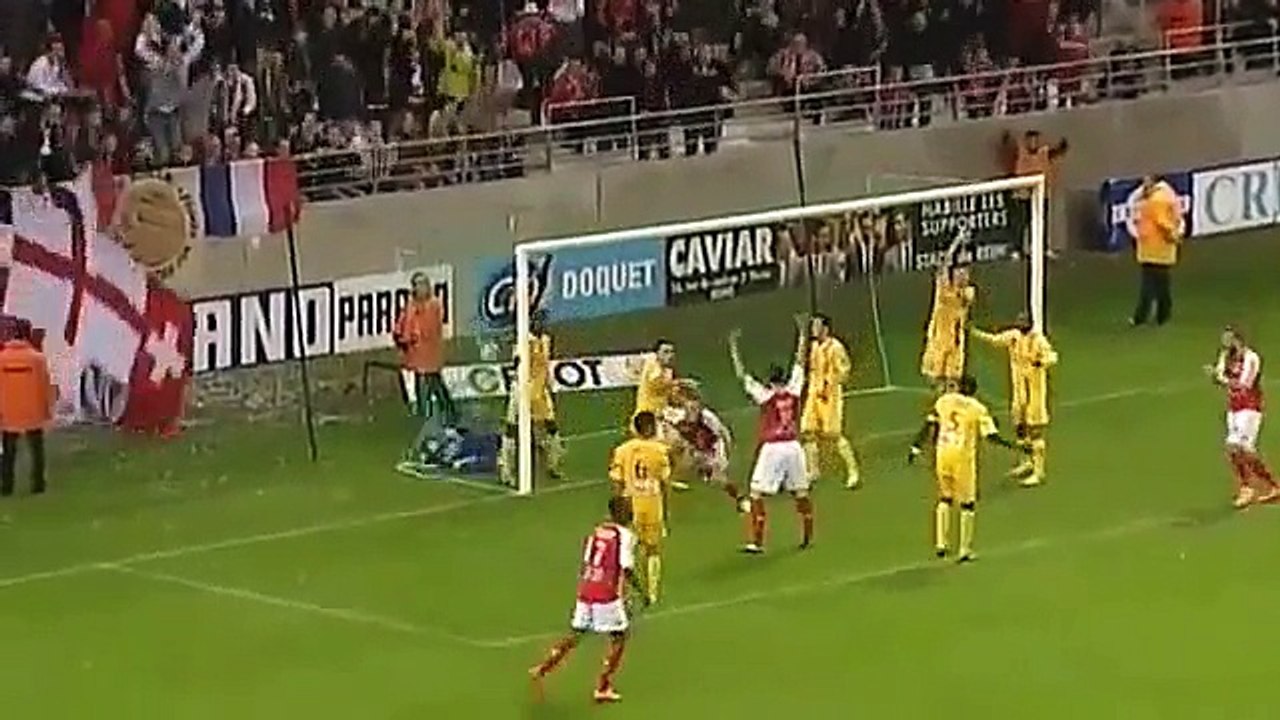 Gaëtan Courtet embrase Delaune ! SDR-USBCO Boulogne 3-2 ( Ligue 2 - Journée 35 - 01052012 )
